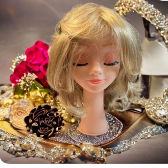 TLC Collection Blonde Wig Synthetic Blend Full Cap - Picture 2 of 8